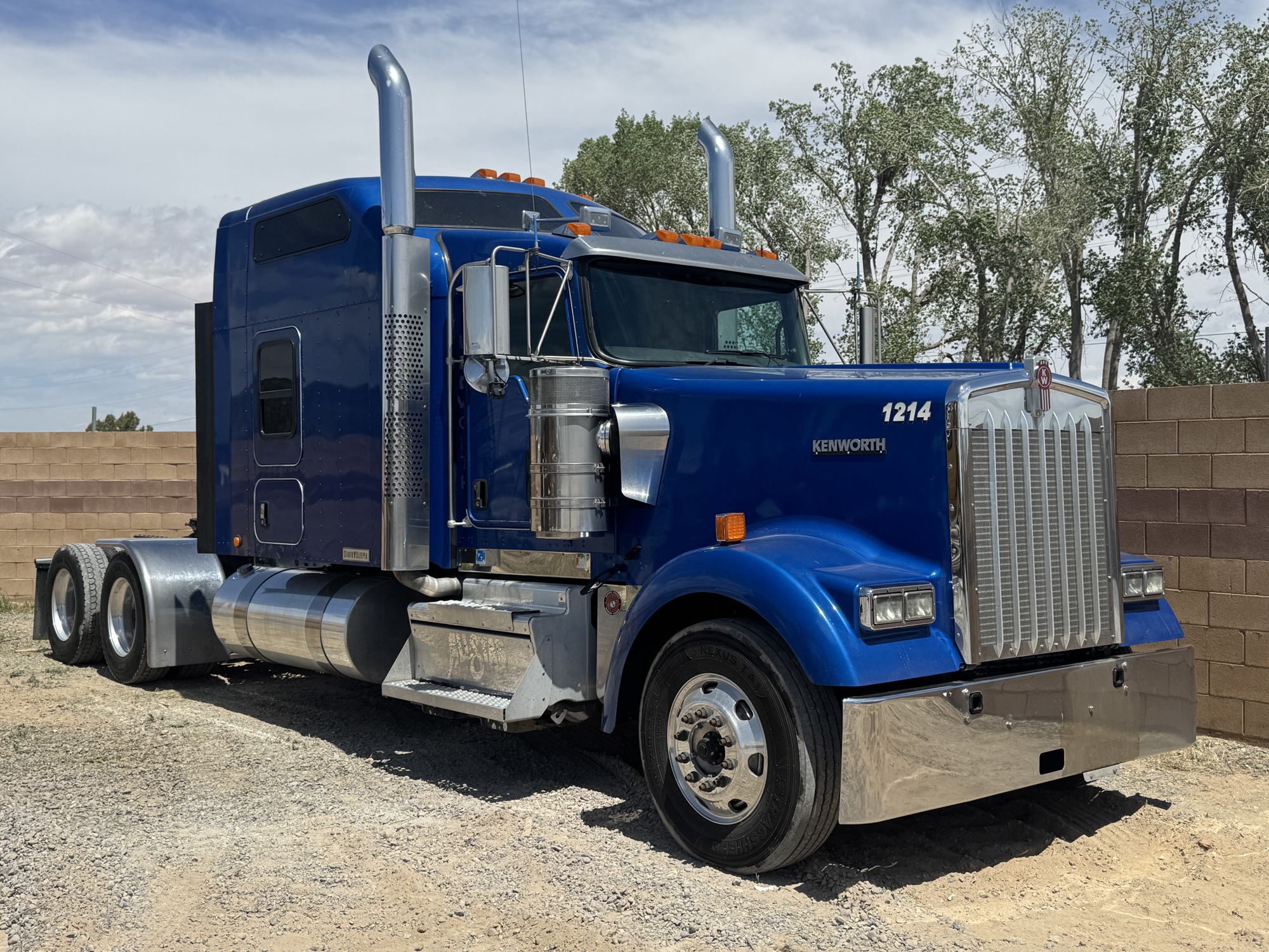 Semi Truck for sale at PORT 15 Cedar City Utah